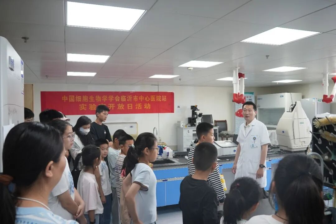 实验室活动.jpg